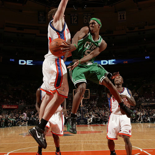Rajon-Rondo-mid-air-pass-behind-David-Lee.jpg