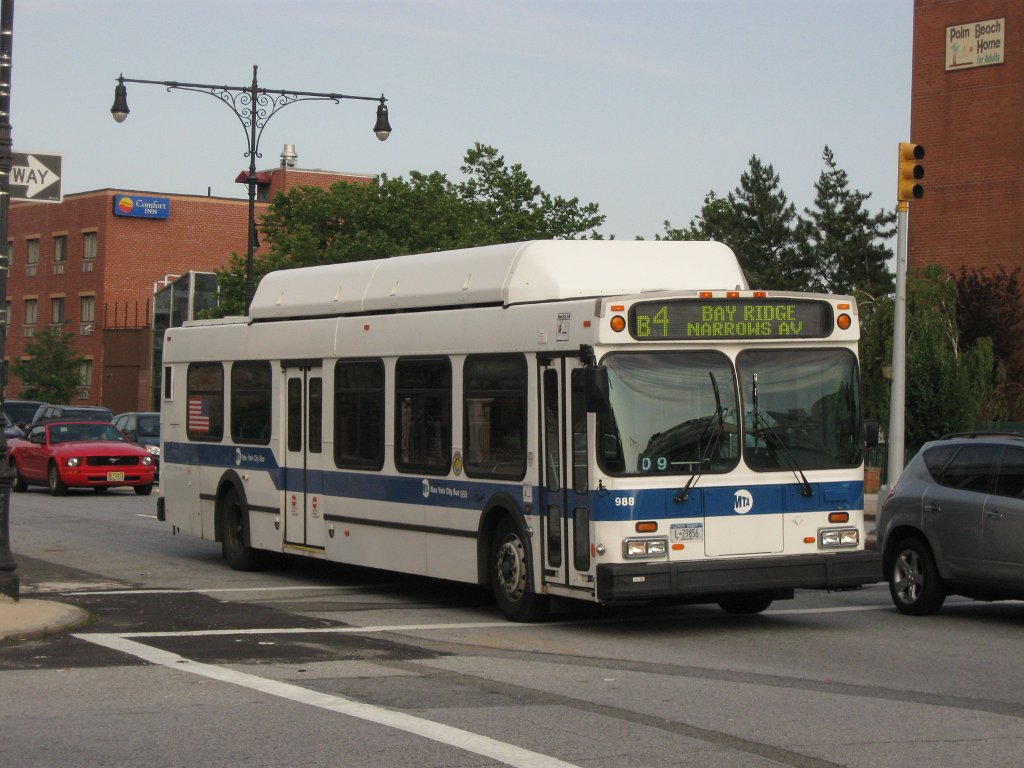 MTA_New_York_City_Bus_New_Flyer_C40LF_988.jpg