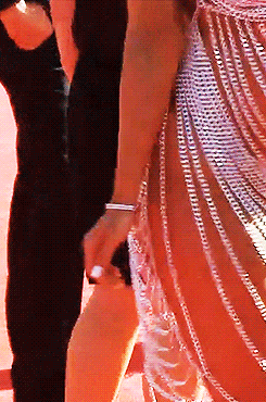 tumblr_nau4wjfG871t1rvzco1_250.gif