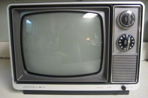 8690aeedb92773e17a8cd7e52717bcbc--white-tv-black-and-white.jpg