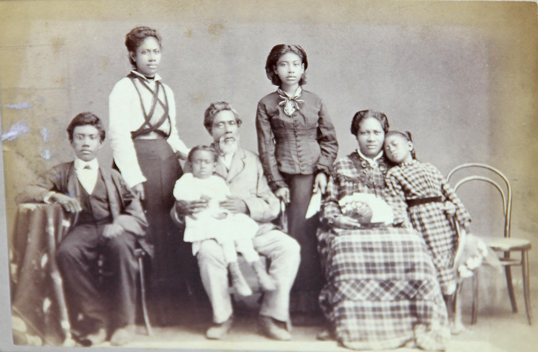Native_Hawaiian_missionary_family,_c._1878.jpg