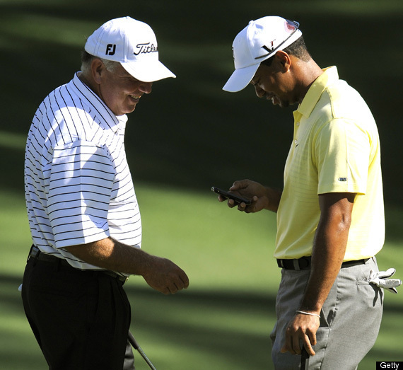 TIGER-WOODS-CELL-PHONE-AUGUSTA.jpg