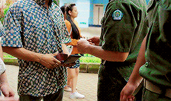 tumblr_od4l827kAg1qfsrsoo6_250.gif