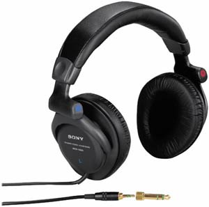 Sony-MDR-V600-studio-monitoring-headphones-.jpg