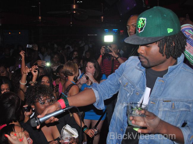 3930-wale-letting-his-fans.jpg