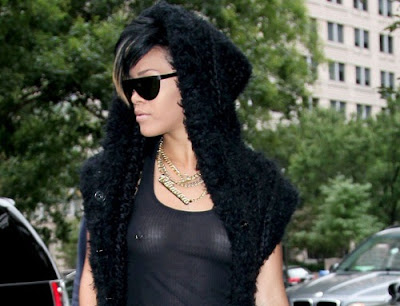 rihanna-nipple.jpg