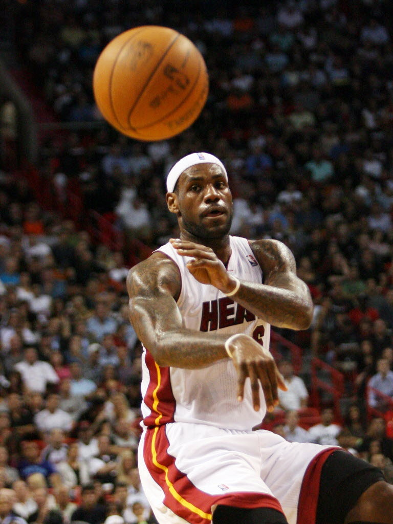 LeBron%2Bpass.jpg