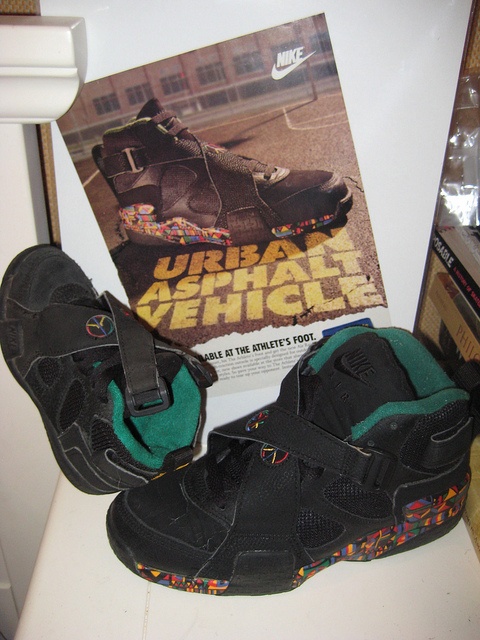 1aac53057724a78ec8a4b7a805f05edb--nike-air-sneakers.jpg