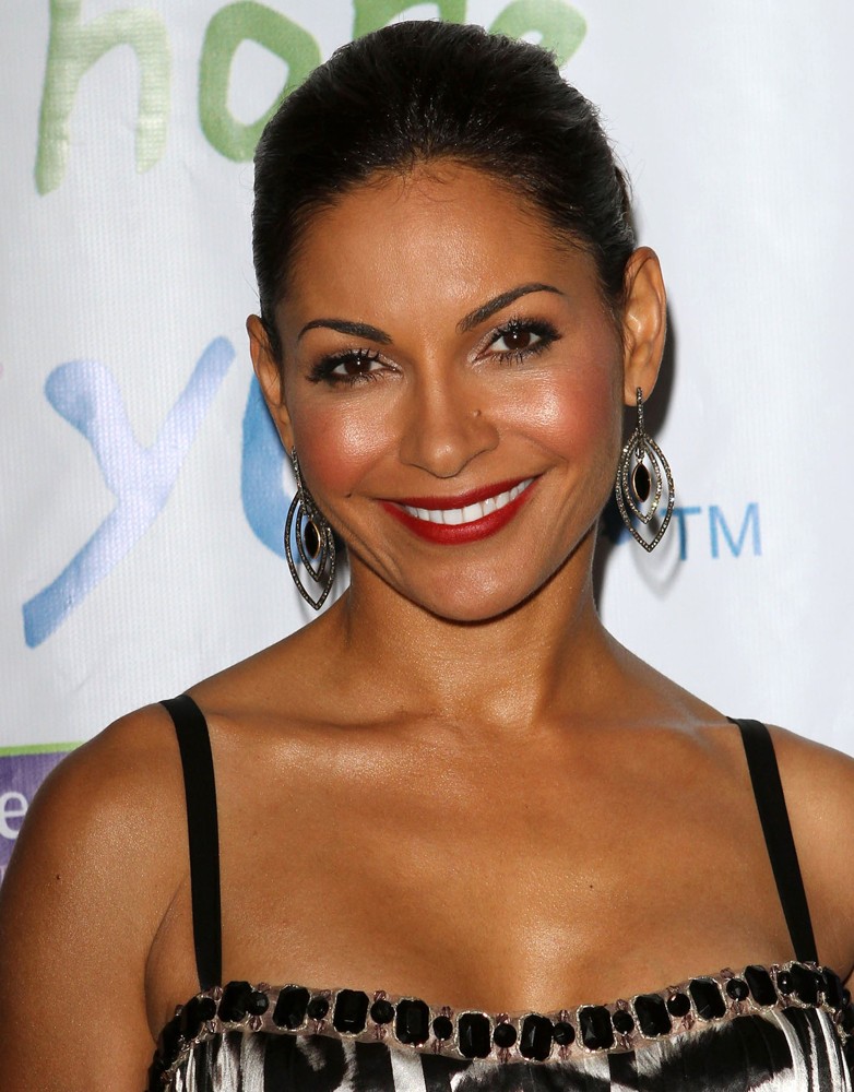 salli-richardson-2011-silver-rose-02.jpg