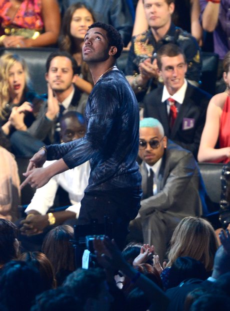 drake-walking-past-chris-brown-1406558712-view-0.jpg