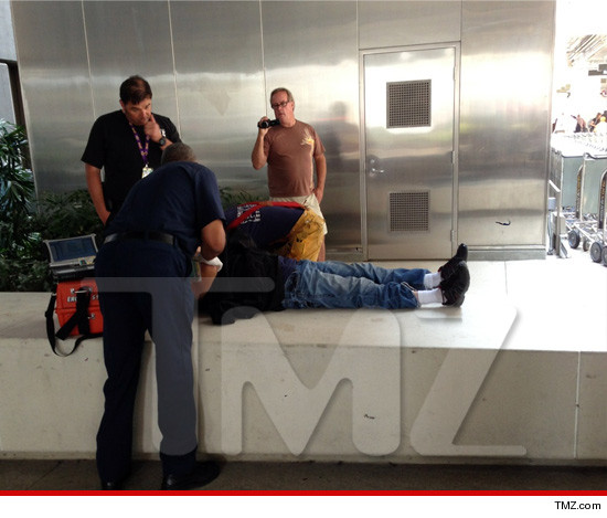 0719-kanye-west-airport-tmz-3.jpg