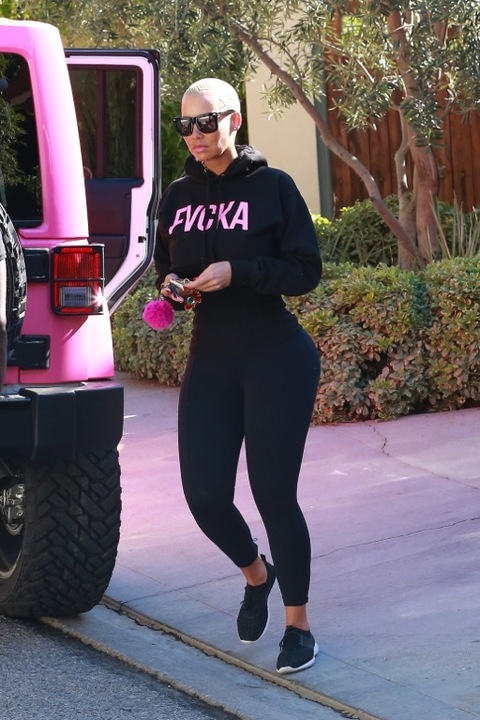 amber-rose-booty-spandex-yoga-pants-photos-04-480w.jpg