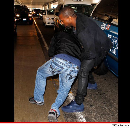 0719-kanye-west-airport-x17-article-6.jpg