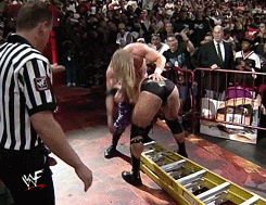 tumblr_nt79fgH2tD1ql0k28o3_250.gif