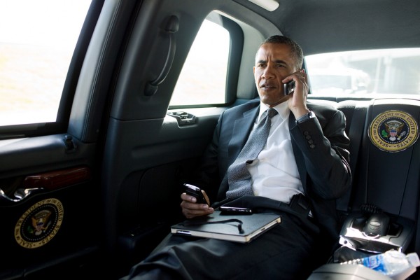 President-Obama-and-devices-600x400.jpg