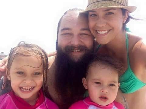 Bray-Wyatt-Family-Photos-Wife-Sister-Age.jpg
