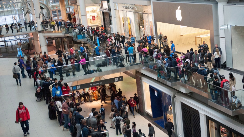 iPhone-6-Eaton-Centre.jpg