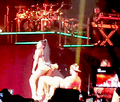 tumblr_nm8orz6xuf1rs7tcno3_250.gif