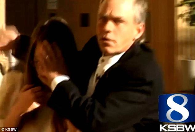 article-2302410-1908401A000005DC-550_634x431.jpg