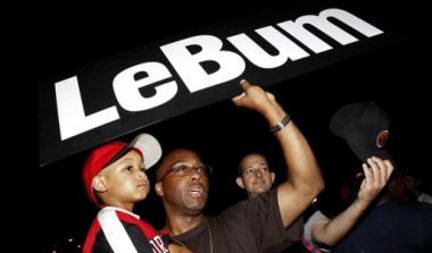 lebron-james-upset-fans-966d75edcaa52a63_large.jpg