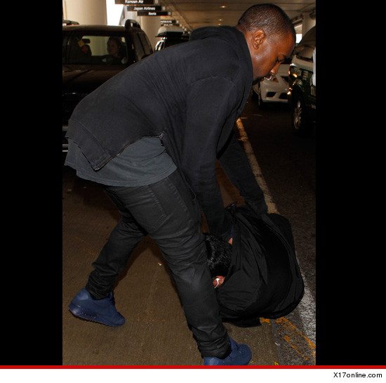 0719-kanye-west-airport-x17-article-5.jpg