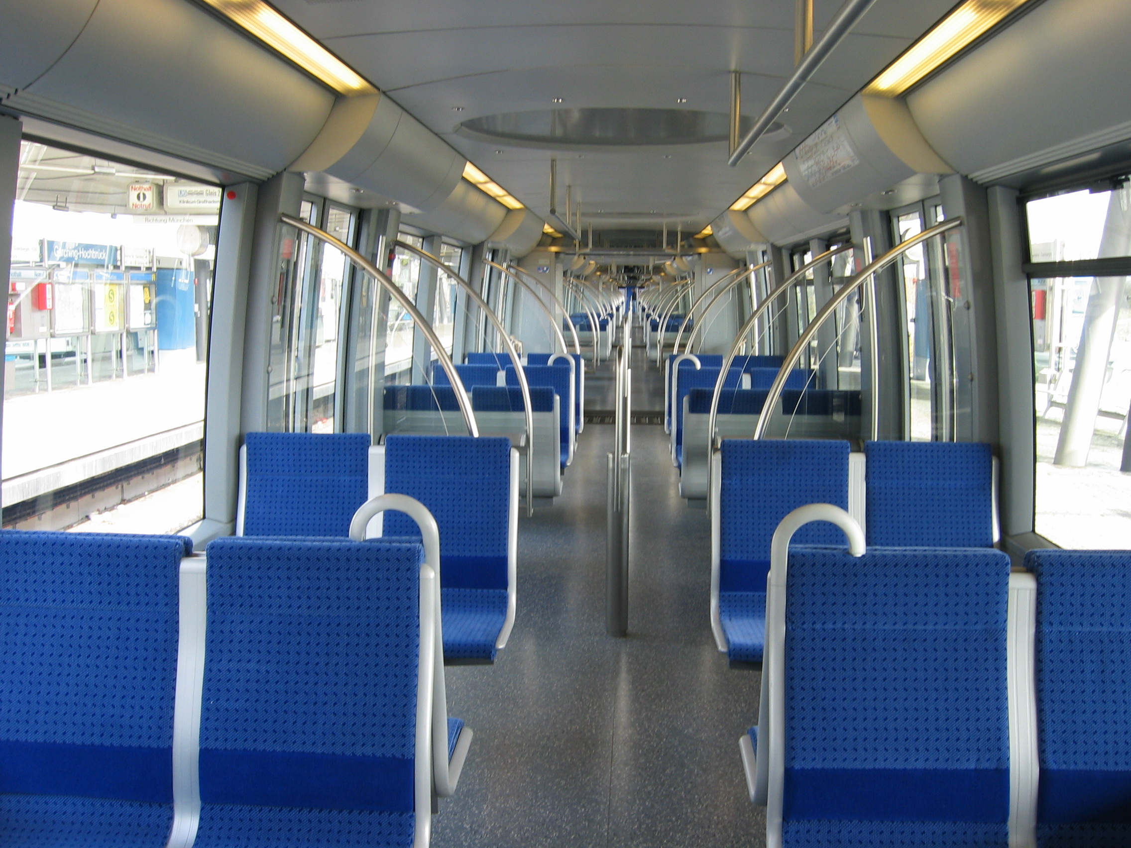 Munich_subway_C_interior.jpg