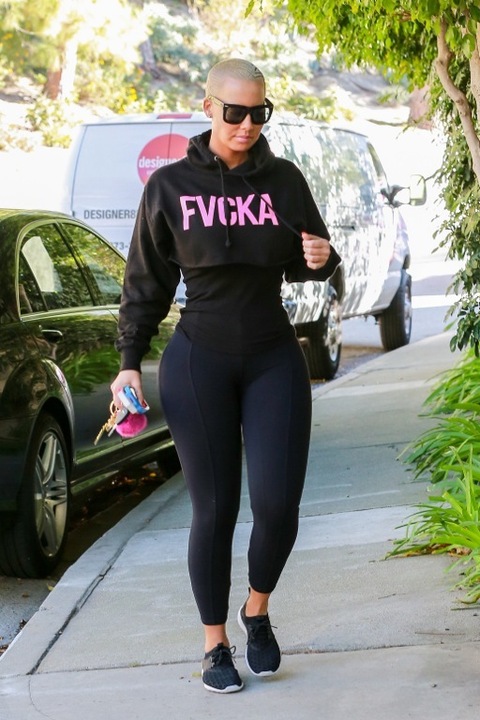 amber-rose-booty-spandex-yoga-pants-photos-01-480w.jpg