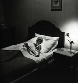 skeleton+in+bed.jpg