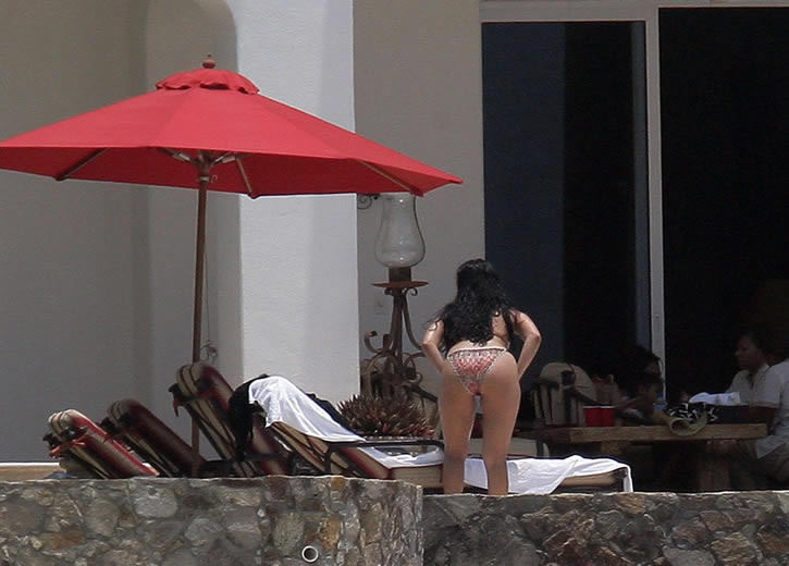 vanessa-bryant-bikini.jpg