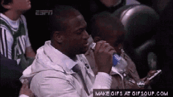 4qle33uwmco5.gif