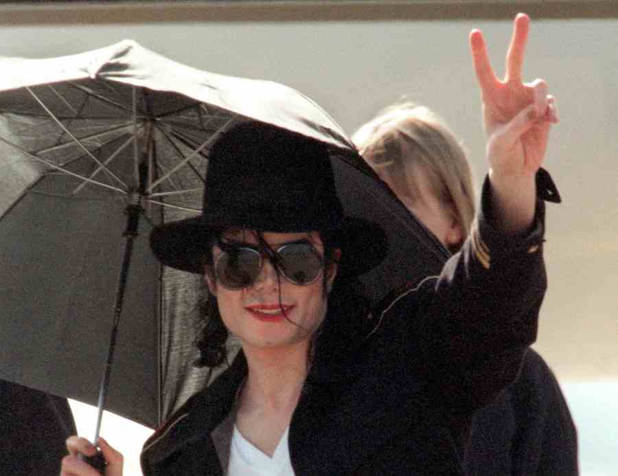 1997-may-2-munich-press-confence-for-history-tour.jpg