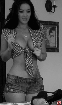 tumblr_mc5kc4DqZM1rr442mo1_r3_250.gif