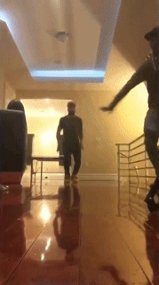 ea6dc0lxy6ya.gif